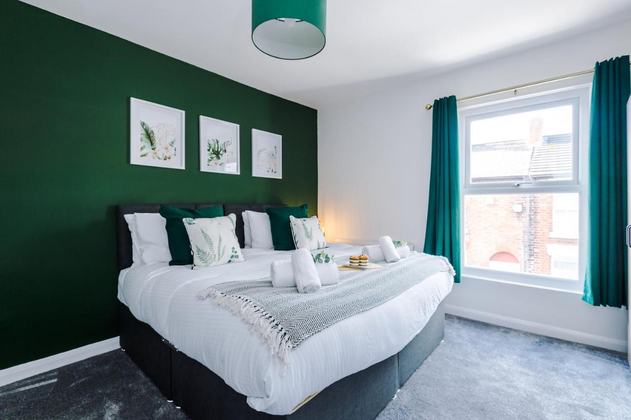 Bright Cottage: Chester City Centre Retreat for 6 Exterior photo